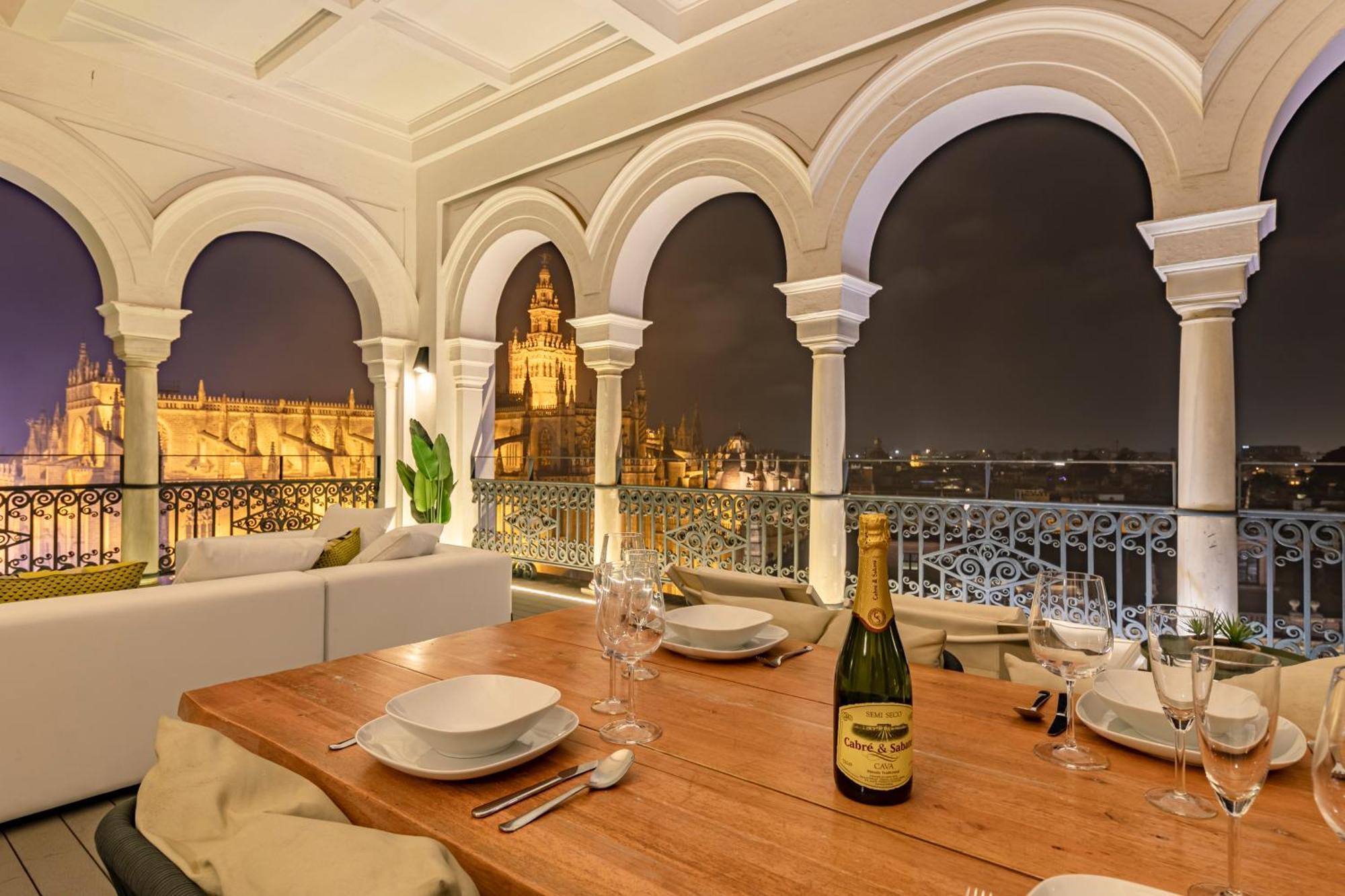 Isg Apartments The Most Exclusive Apartment In Sevillaparking Esterno foto