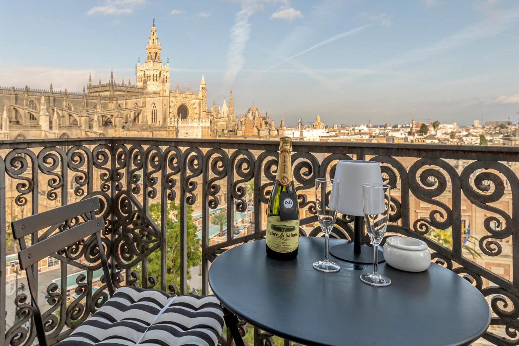 Isg Apartments The Most Exclusive Apartment In Sevillaparking Esterno foto