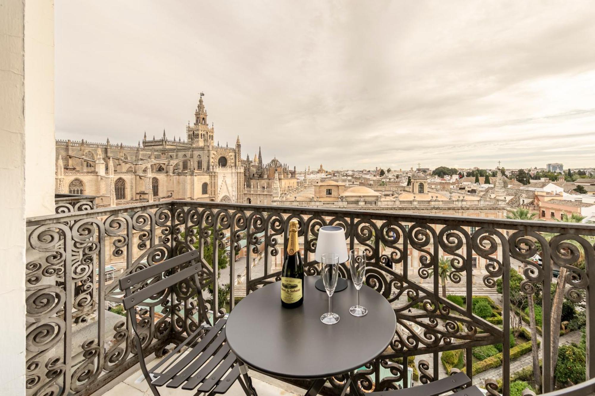 Isg Apartments The Most Exclusive Apartment In Sevillaparking Esterno foto